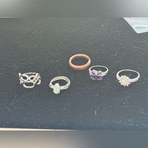 Lot of Vintage Women's Ring Set
